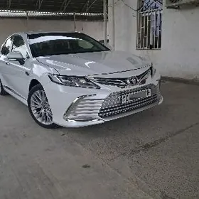 Toyota Camry Hybrid 2021