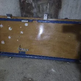 входная  дверь