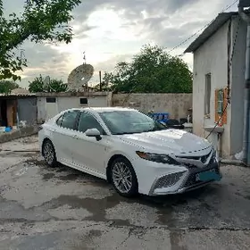 Toyota Camry 2021