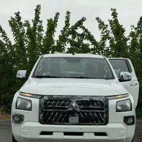 Mitsubishi L200 2025