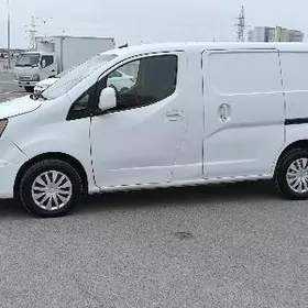Nissan NV200 2017
