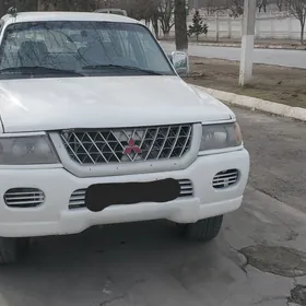 Mitsubishi Montero Sport 2000