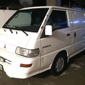 Mitsubishi L300 2004