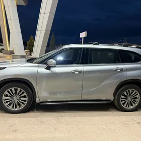 Toyota Highlander 2021