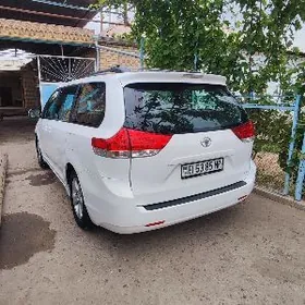 Toyota Sienna 2010