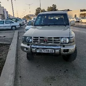 Mitsubishi Montero 1998