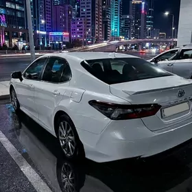 Toyota Camry 2021