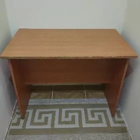 Kompyuter Stol, Стол