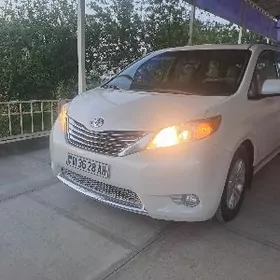 Toyota Sienna 2011