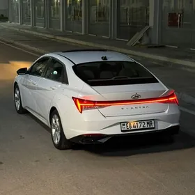 Hyundai Elantra 2022