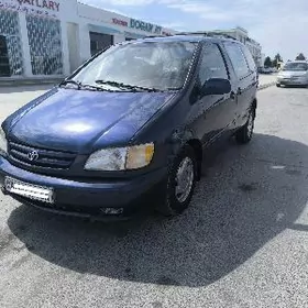 Toyota Sienna 2002