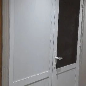 Алюминиевая дверь