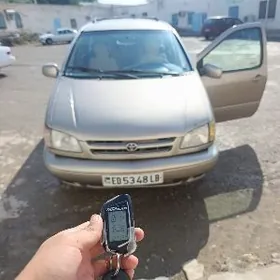 Toyota Sienna 1999