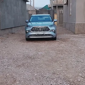 Toyota Highlander 2022