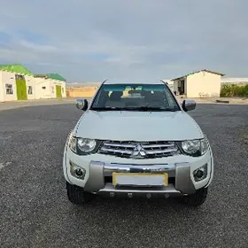 Mitsubishi L200 2012
