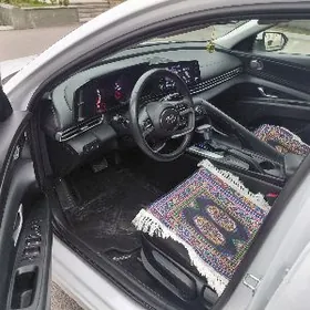 Hyundai Elantra 2022