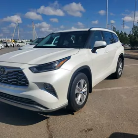 Toyota Highlander 2021
