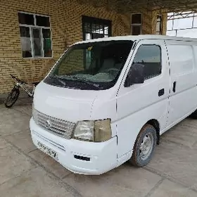 Nissan Urvan 2005