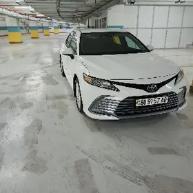 Toyota Camry 2021
