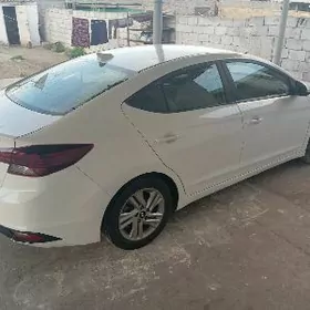 Hyundai Elantra 2021