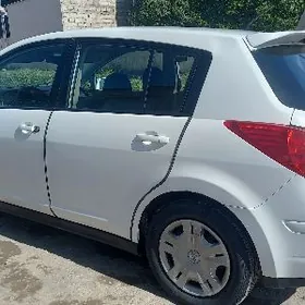 Nissan Versa 2012
