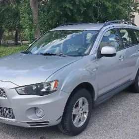 Mitsubishi Outlander 2011