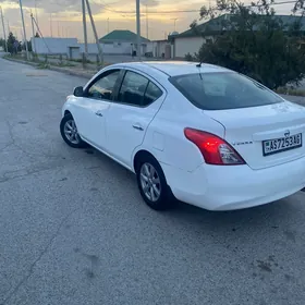 Nissan Versa 2011
