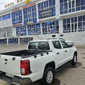 Mitsubishi L200 2025