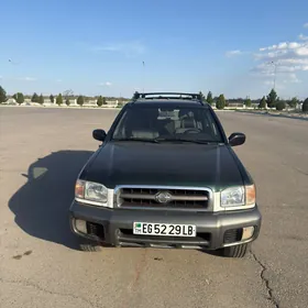 Nissan Pathfinder 2000