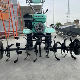 Ýer sürýän  traktor