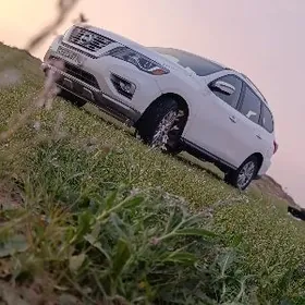 Nissan Pathfinder 2020