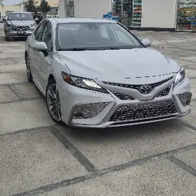 Toyota Camry 2021