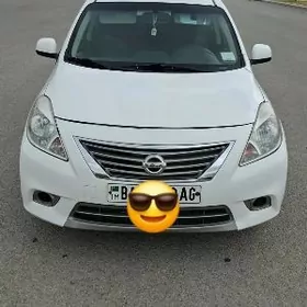 Nissan Versa 2011