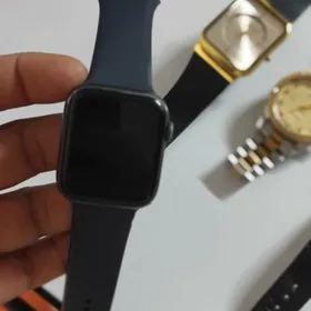 iwatch. apple 4 series.  sagat