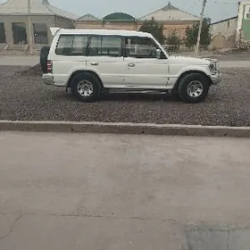 Mitsubishi Montero 1993
