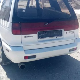 Mitsubishi Chariot 1995