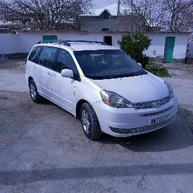 Toyota Sienna 2004