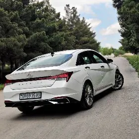 Hyundai Elantra 2022