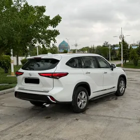 Toyota Highlander 2022