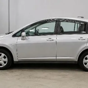 Nissan Tiida 2008