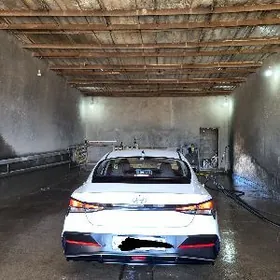 Hyundai Elantra 2025