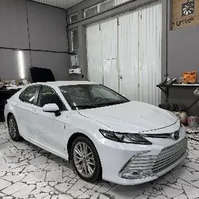 Toyota Camry 2021