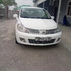 Nissan Versa 2012