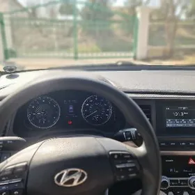 Hyundai Elantra 2019