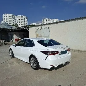 Toyota Camry 2021