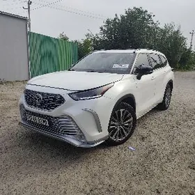 Toyota Highlander 2021