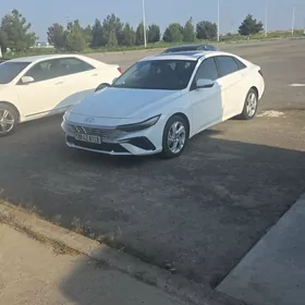 Hyundai Elantra 2025
