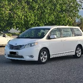 Toyota Sienna 2011