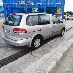 Toyota Sienna 2001