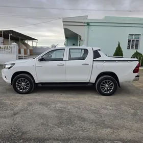 Toyota Hilux 2020